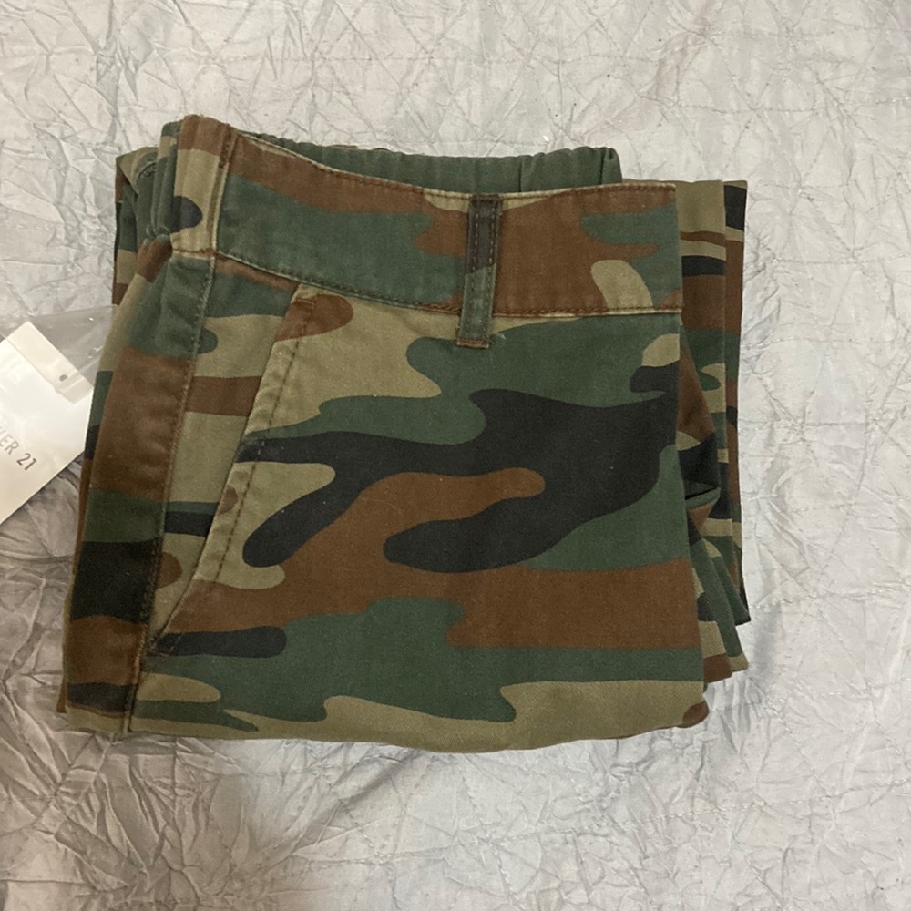 Army pants (never worn)